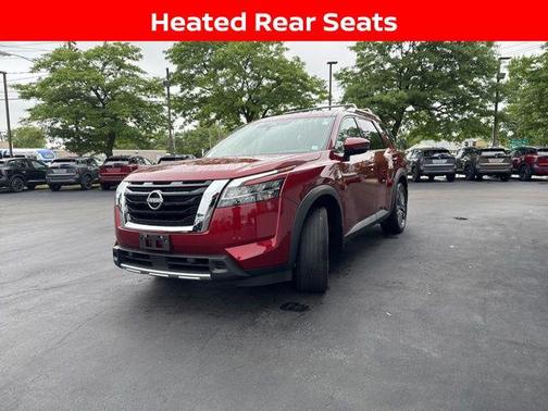 2023 Nissan Pathfinder SL 4WD