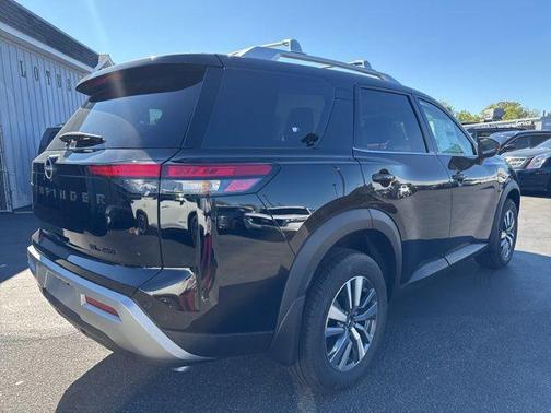 2025 Nissan Pathfinder SL 4WD