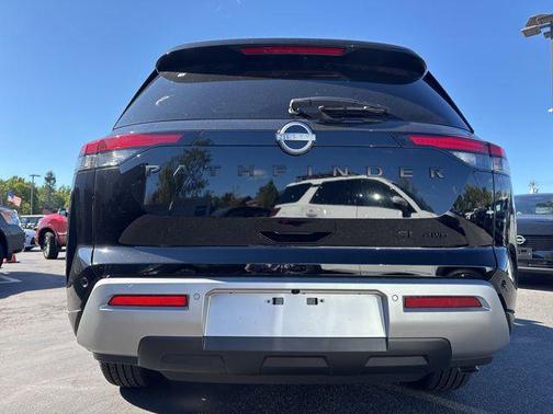 2025 Nissan Pathfinder SL 4WD