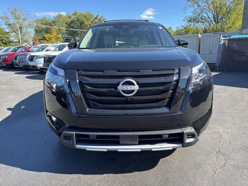 2025 Nissan Pathfinder SL 4WD