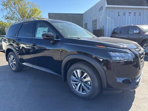 2025 Nissan Pathfinder SL 4WD
