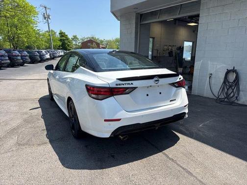 Aspen White Tricoat/Super Black 2023 Nissan Sentra SR