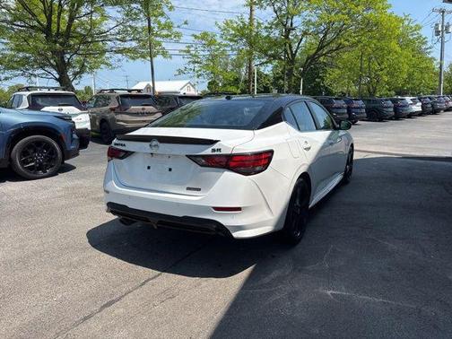 Aspen White Tricoat/Super Black 2023 Nissan Sentra SR