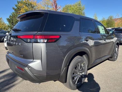 2025 Nissan Pathfinder S 4WD