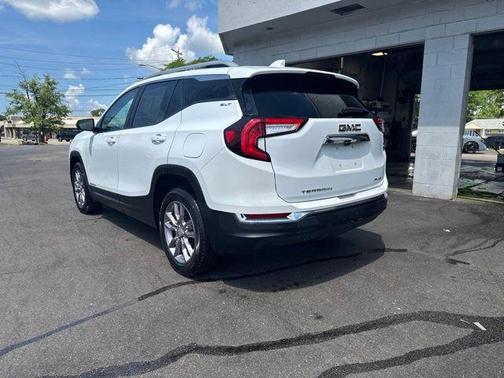 Summit White 2024 GMC Terrain SLT