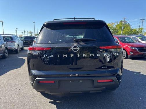 2025 Nissan Pathfinder SV 4WD