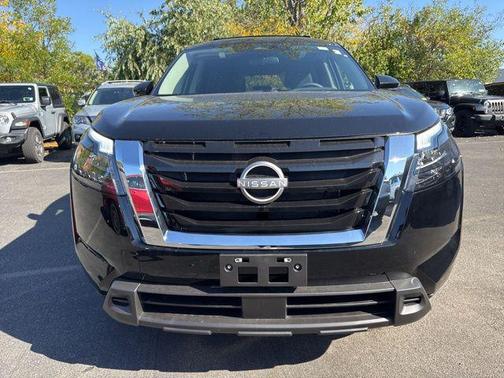 2025 Nissan Pathfinder SV 4WD