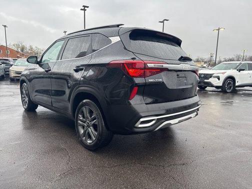 Cherry Black 2022 Kia Seltos S