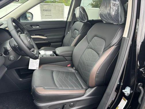 2025 Nissan Pathfinder Platinum 4WD