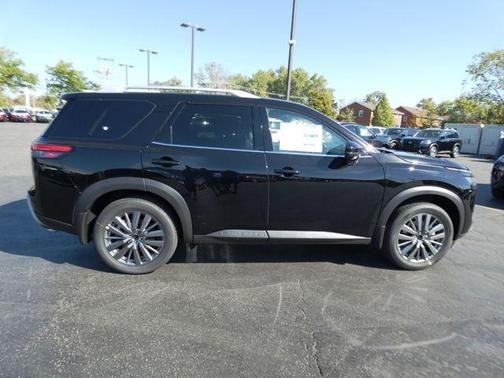 2025 Nissan Pathfinder SL 4WD