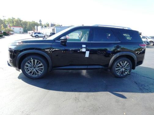 2025 Nissan Pathfinder SL 4WD