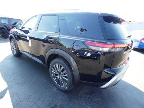 2025 Nissan Pathfinder SL 4WD
