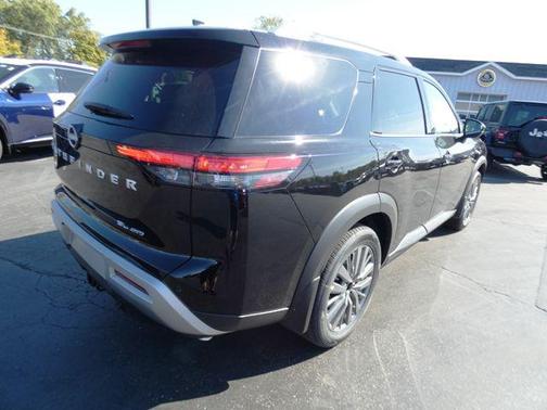 2025 Nissan Pathfinder SL 4WD
