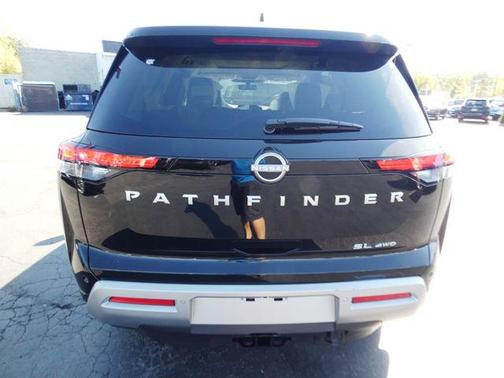 2025 Nissan Pathfinder SL 4WD