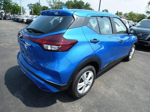 2025 Nissan Kicks S