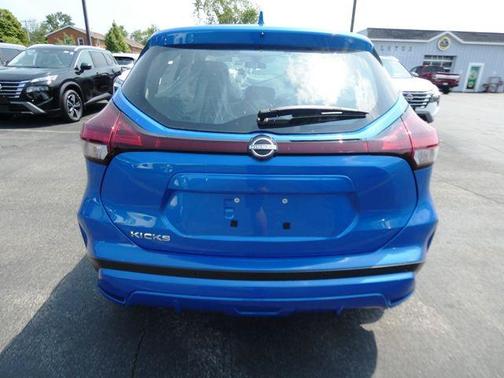2025 Nissan Kicks S