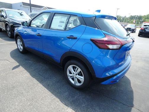 2025 Nissan Kicks S