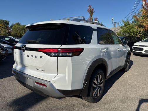 2025 Nissan Pathfinder SL 4WD
