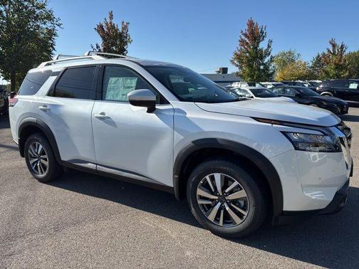 2025 Nissan Pathfinder SL 4WD