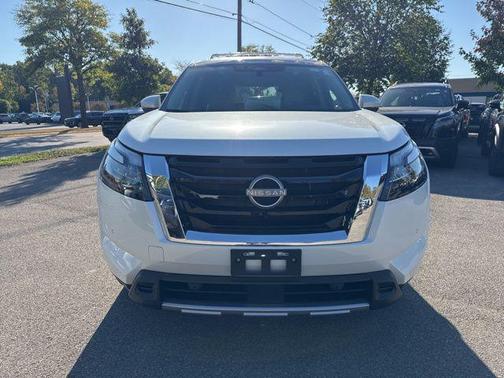 2025 Nissan Pathfinder SL 4WD
