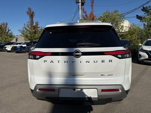 2025 Nissan Pathfinder SL 4WD