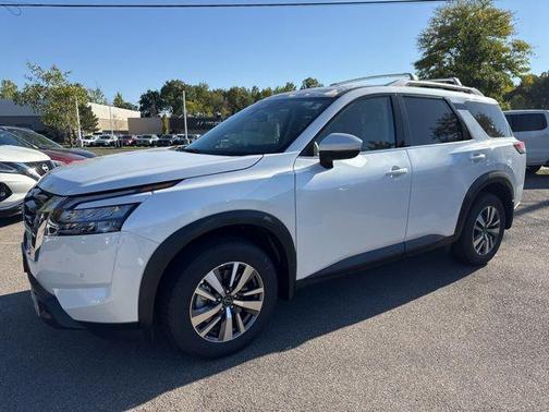 2025 Nissan Pathfinder SL 4WD