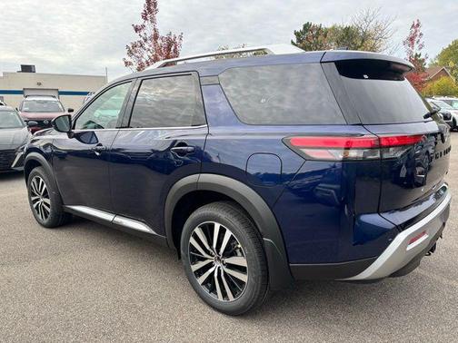 2025 Nissan Pathfinder Platinum 4WD