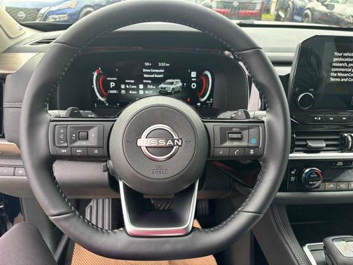 2025 Nissan Pathfinder Platinum 4WD