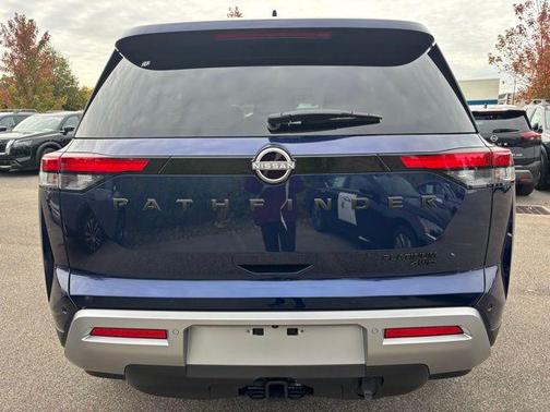 2025 Nissan Pathfinder Platinum 4WD