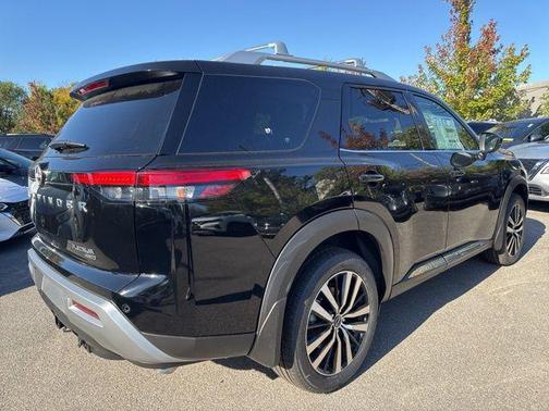 2025 Nissan Pathfinder Platinum 4WD
