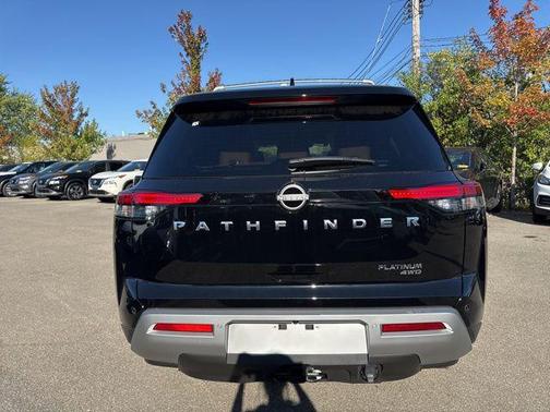 2025 Nissan Pathfinder Platinum 4WD
