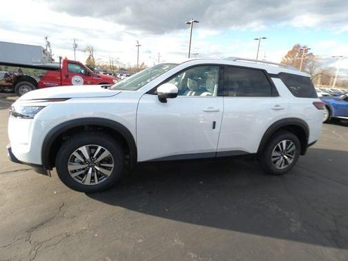 2025 Nissan Pathfinder SL 4WD