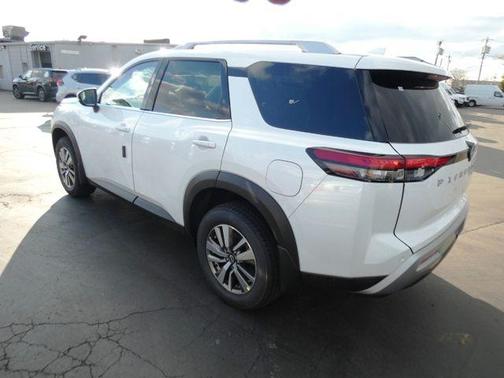 2025 Nissan Pathfinder SL 4WD