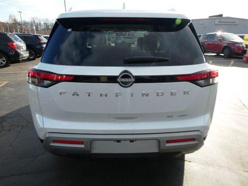 2025 Nissan Pathfinder SL 4WD