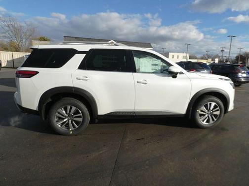 2025 Nissan Pathfinder SL 4WD