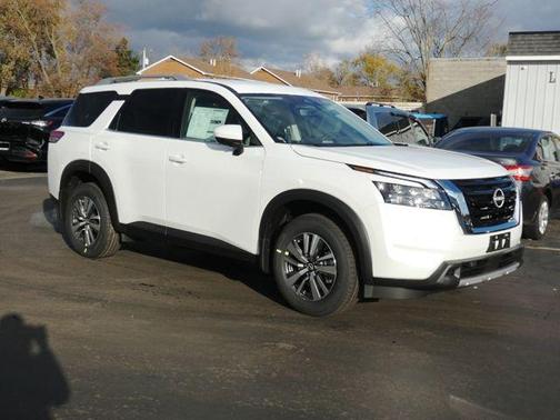 2025 Nissan Pathfinder SL 4WD