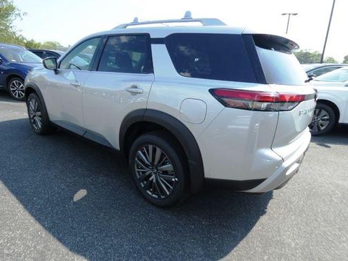 2025 Nissan Pathfinder SL 4WD