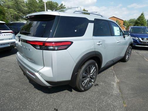 2025 Nissan Pathfinder SL 4WD