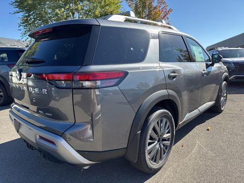 2025 Nissan Pathfinder SL 4WD