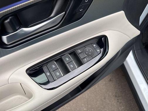 Everest White Pearl Tricoat 2025 Nissan Murano SL