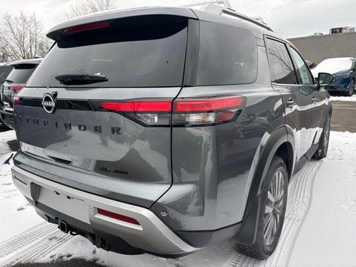 2025 Nissan Pathfinder SL 4WD