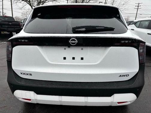 2026 Nissan Kicks SV