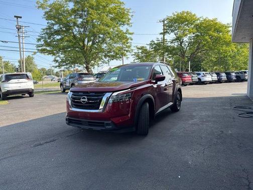 2022 Nissan Pathfinder SV 4WD