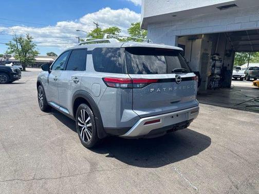 Boulder Gray Pearl 2024 Nissan Pathfinder Platinum 4WD