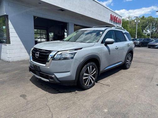 Boulder Gray Pearl 2024 Nissan Pathfinder Platinum 4WD