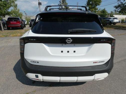 2025 Nissan Kicks SR