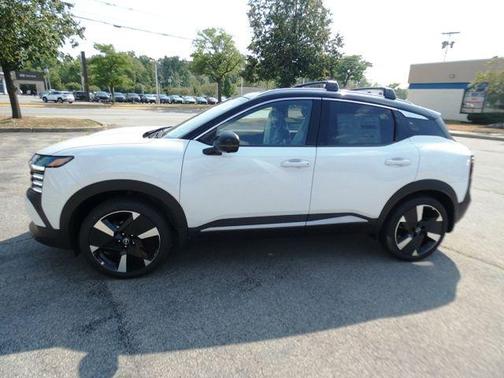 2025 Nissan Kicks SR