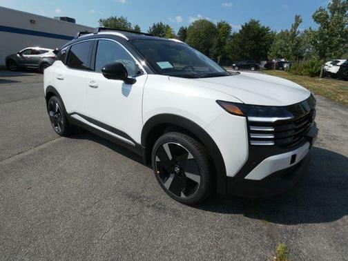 2025 Nissan Kicks SR