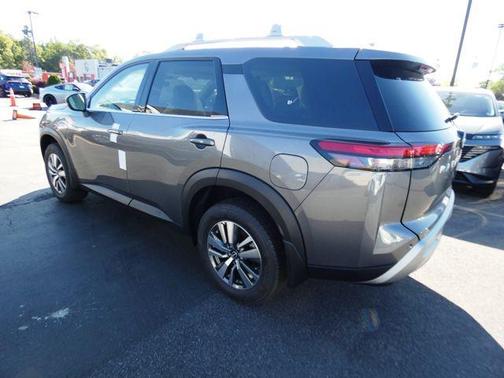 2025 Nissan Pathfinder SL 4WD