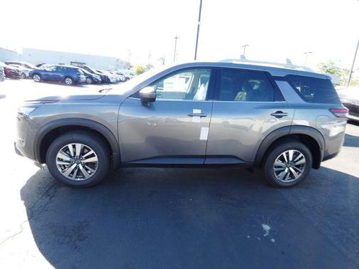2025 Nissan Pathfinder SL 4WD